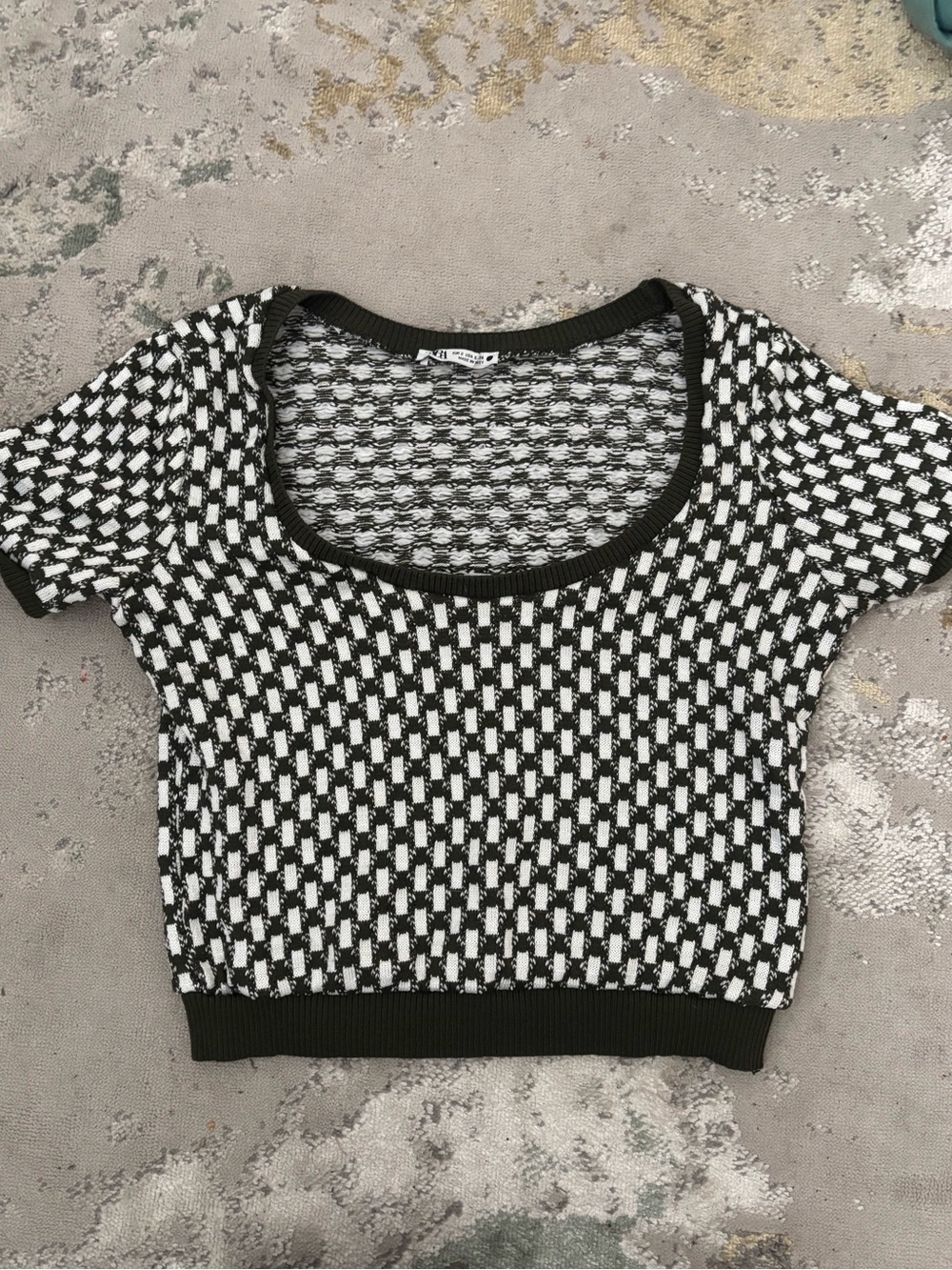Zara Black and White Knit Crop Top with Scoop Neckline